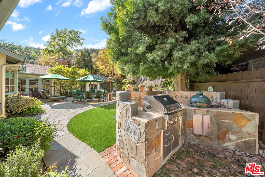 3859 Mandeville Canyon Rd