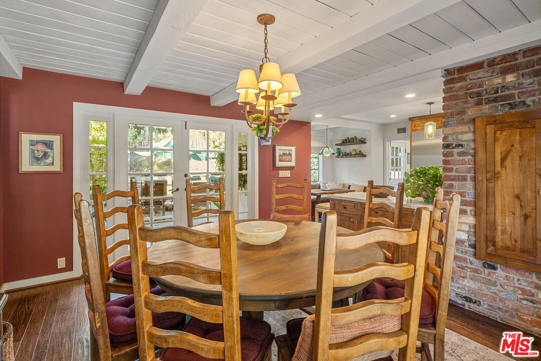 3859 Mandeville Canyon Rd