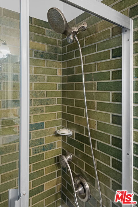 3859 Mandeville Canyon Rd