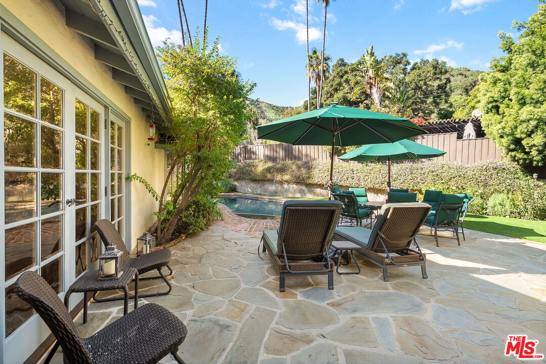 3859 Mandeville Canyon Rd