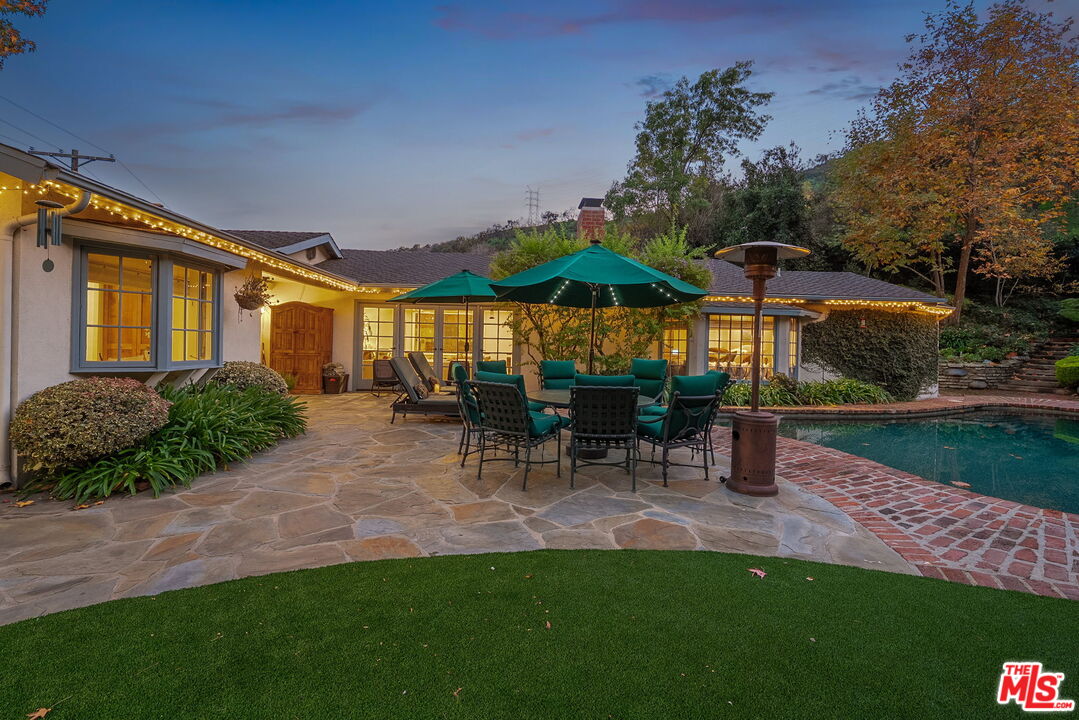 3859 Mandeville Canyon Rd