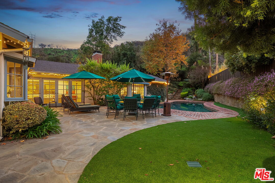 3859 Mandeville Canyon Rd