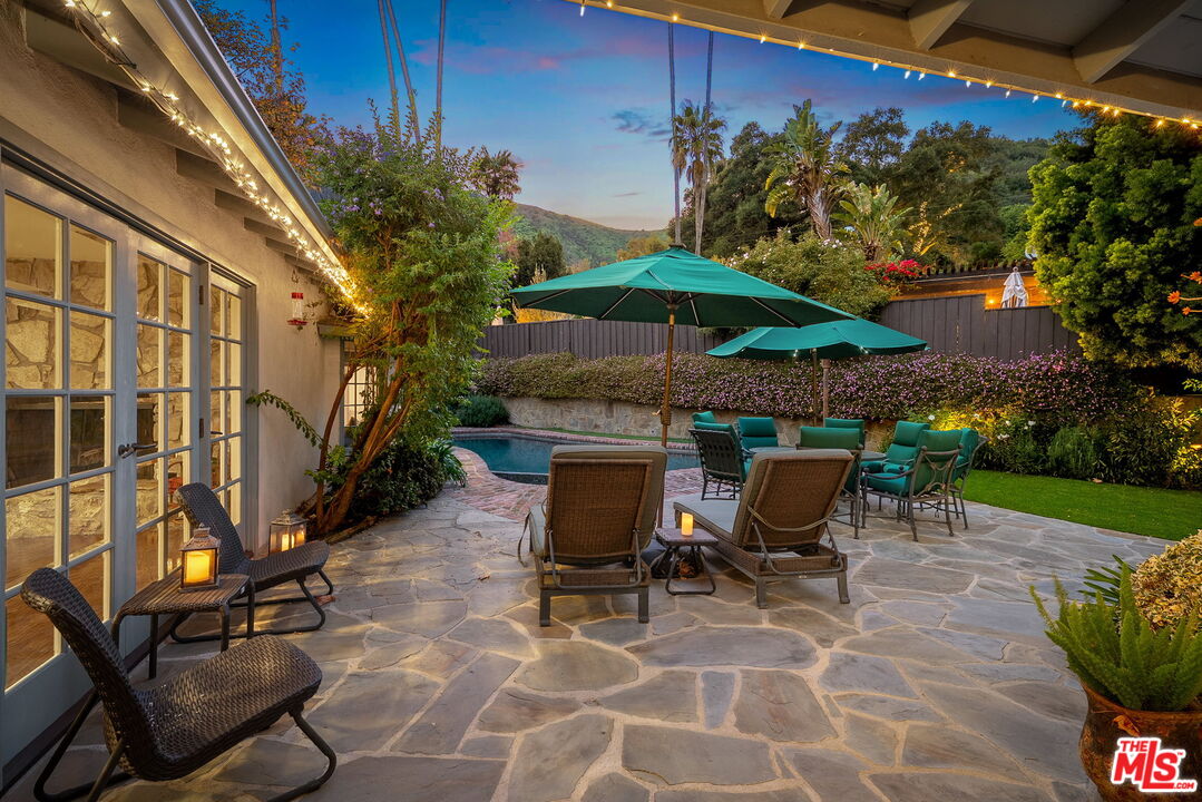 3859 Mandeville Canyon Rd