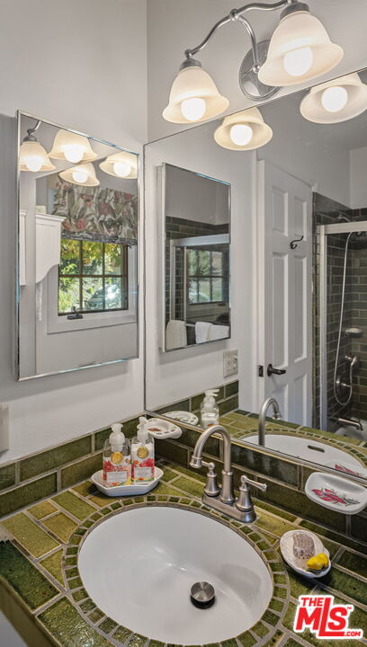 3859 Mandeville Canyon Rd