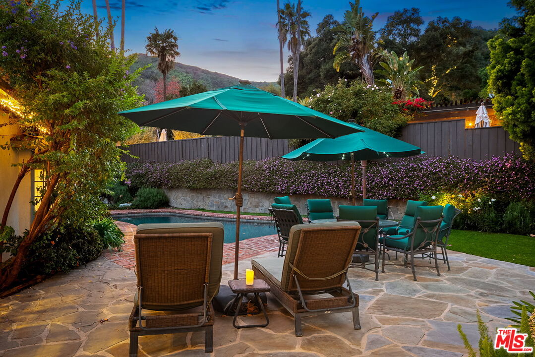 3859 Mandeville Canyon Rd