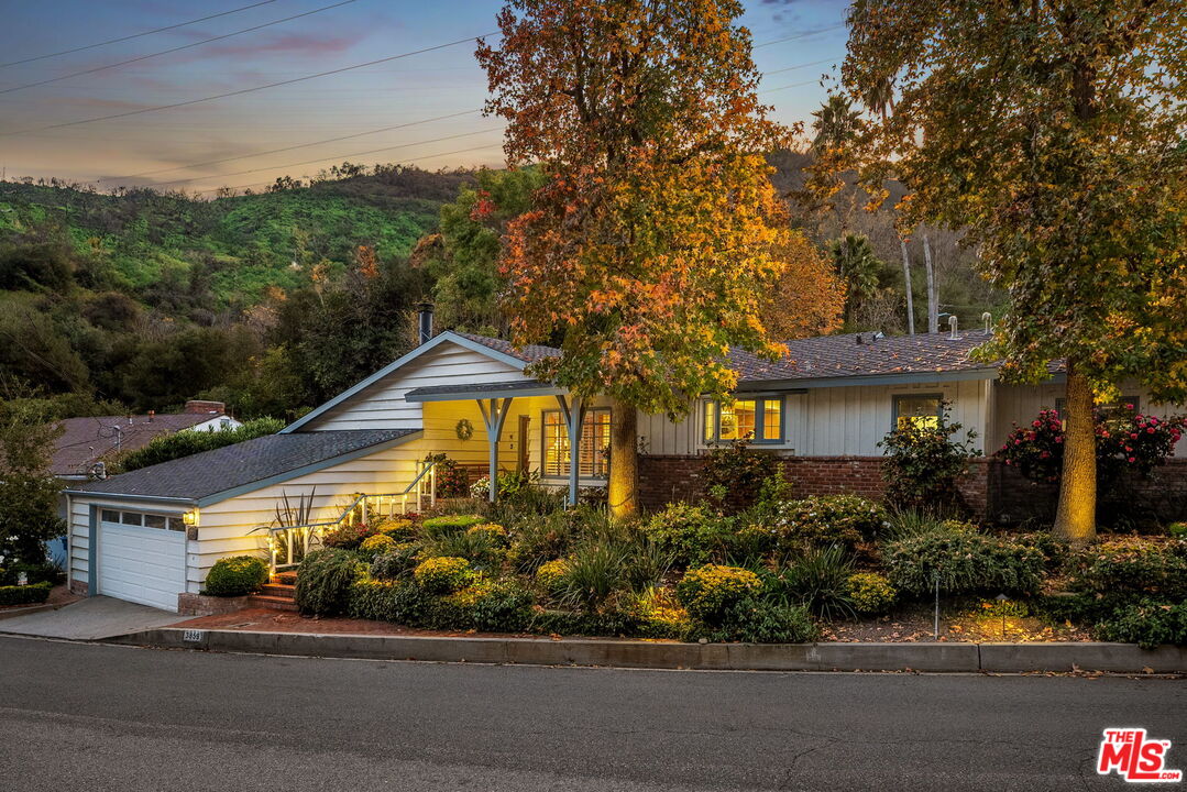 3859 Mandeville Canyon Rd