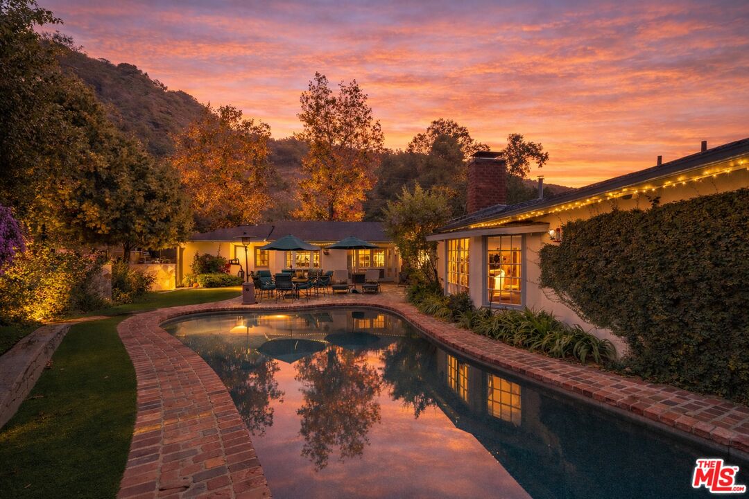 3859 Mandeville Canyon Rd