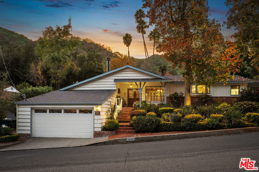 3859 Mandeville Canyon Rd