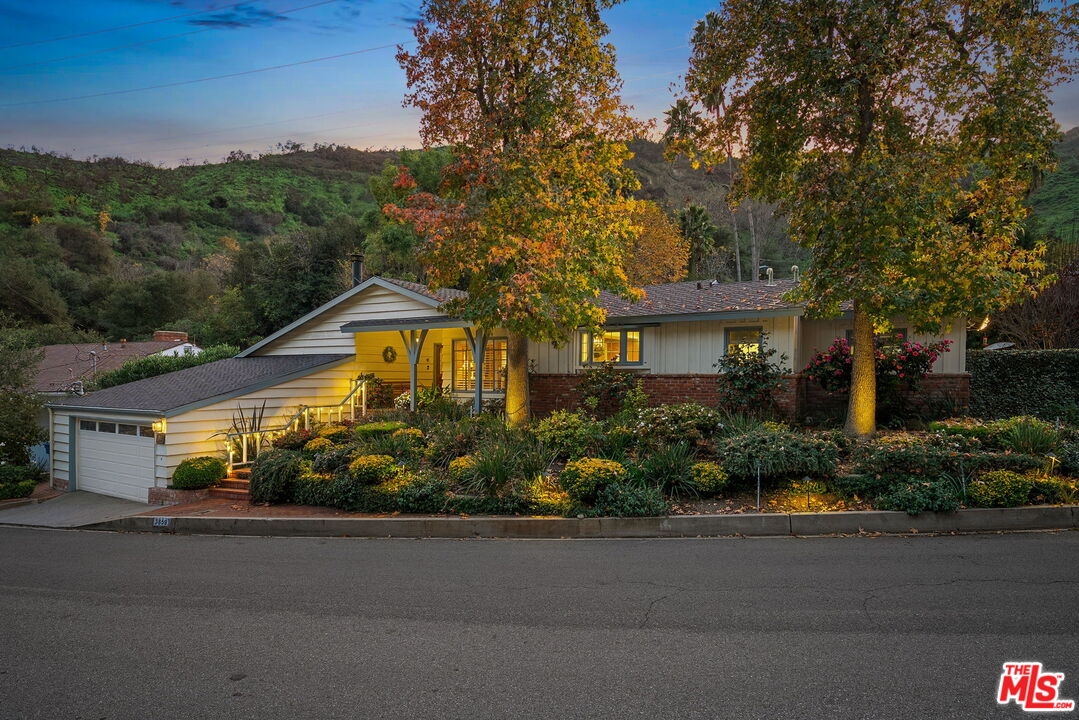 3859 Mandeville Canyon Rd