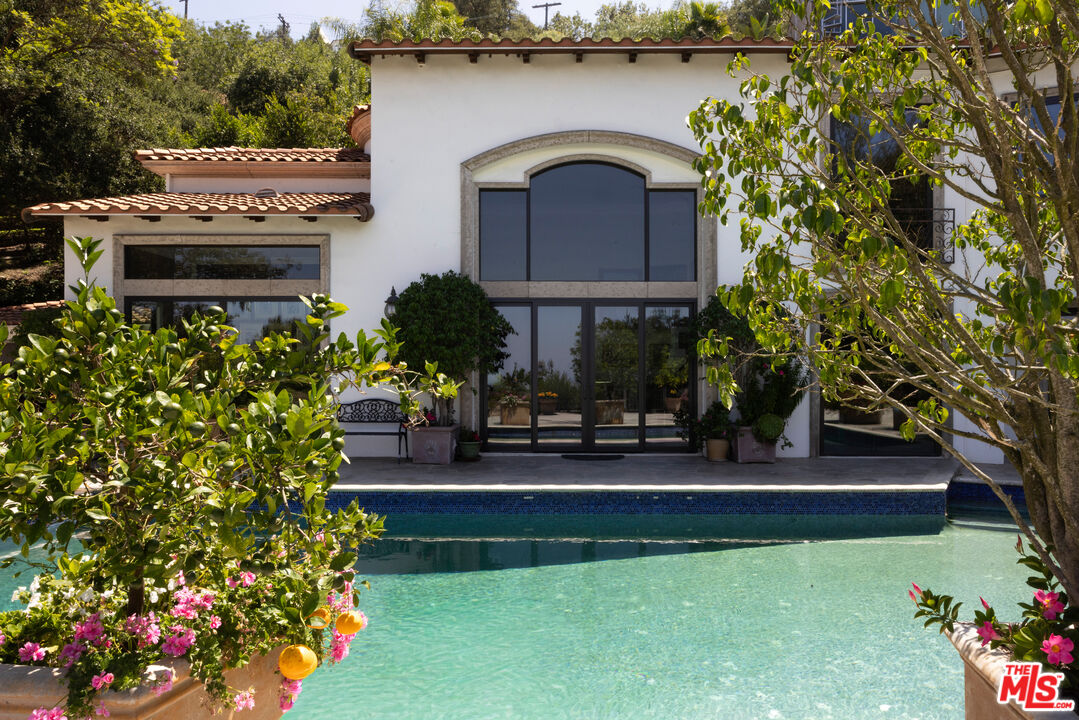13355 Mulholland Dr