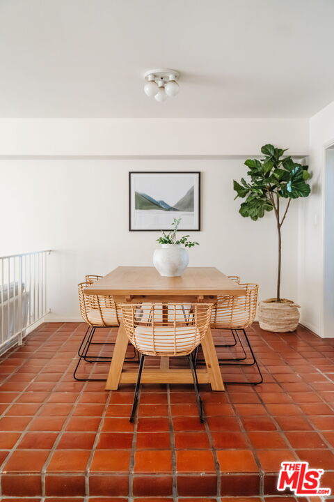 2219 S Bentley Ave Unit: 203