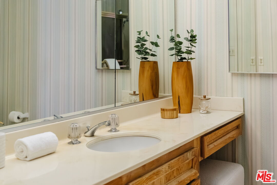 2219 S Bentley Ave Unit: 203