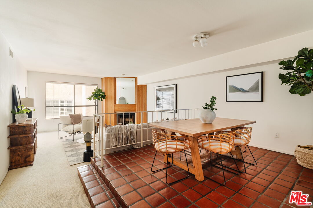 2219 S Bentley Ave Unit: 203