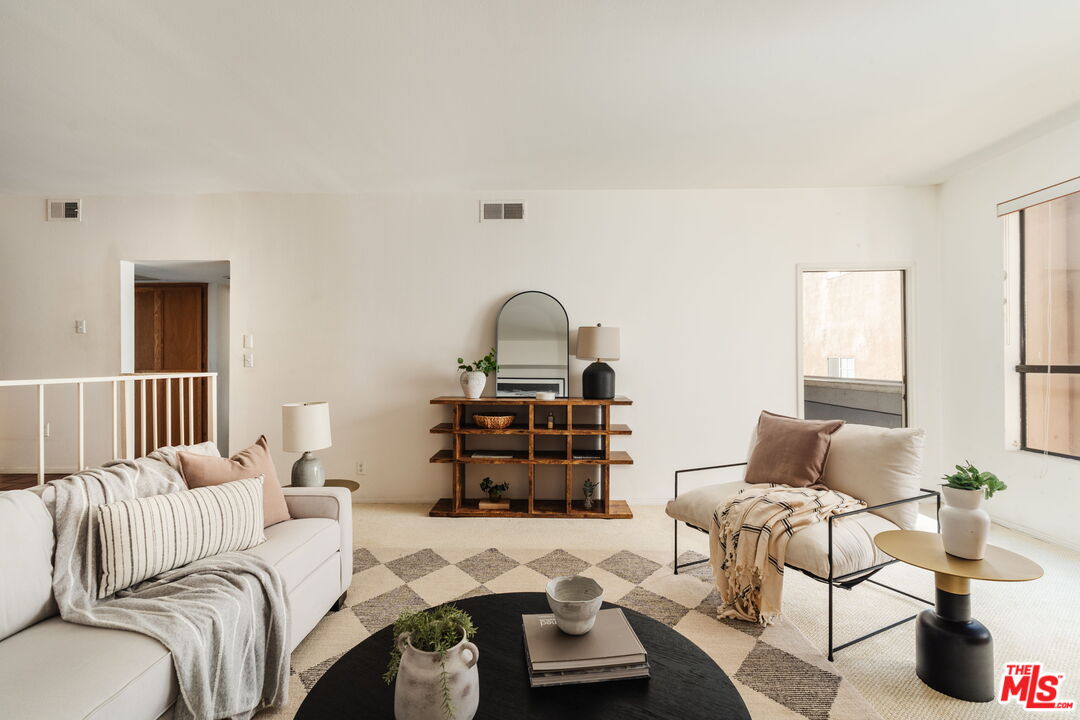 2219 S Bentley Ave Unit: 203