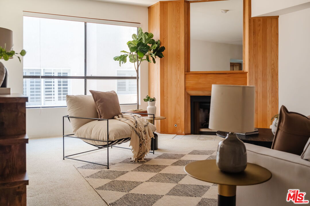 2219 S Bentley Ave Unit: 203