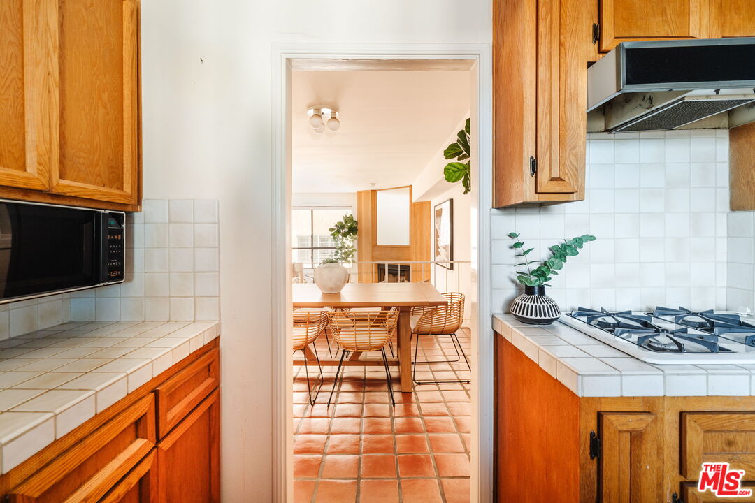 2219 S Bentley Ave Unit: 203