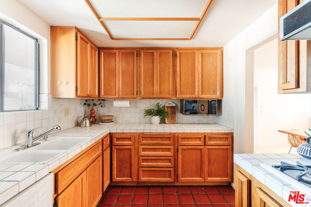 2219 S Bentley Ave Unit: 203