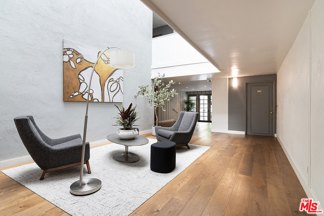 1134 Alta Loma Rd Unit: 106