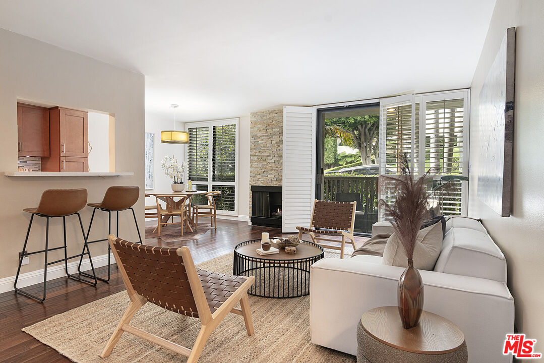 1134 Alta Loma Rd Unit: 106