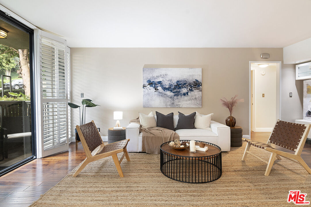 1134 Alta Loma Rd Unit: 106