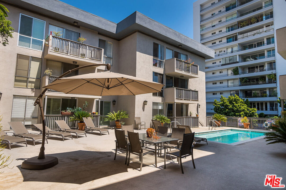 1134 Alta Loma Rd Unit: 106