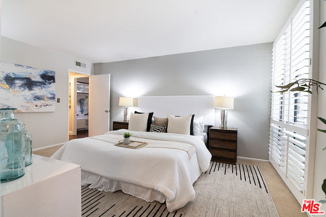 1134 Alta Loma Rd Unit: 106