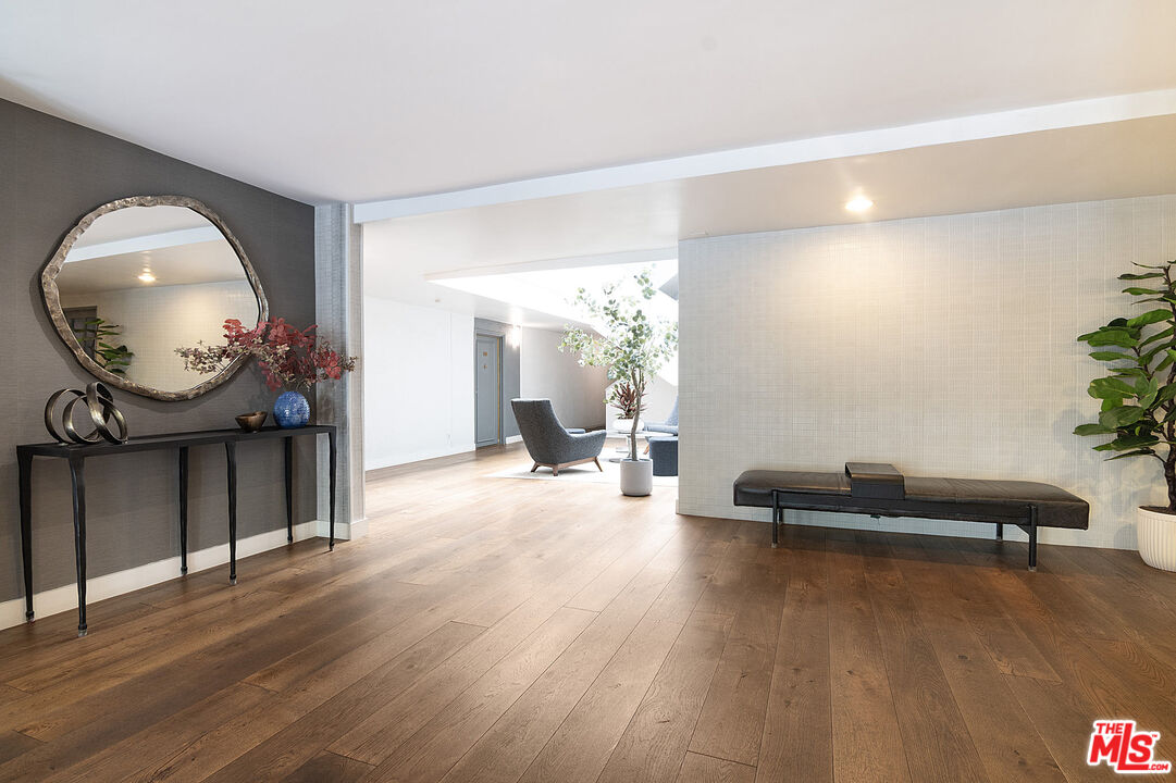 1134 Alta Loma Rd Unit: 106