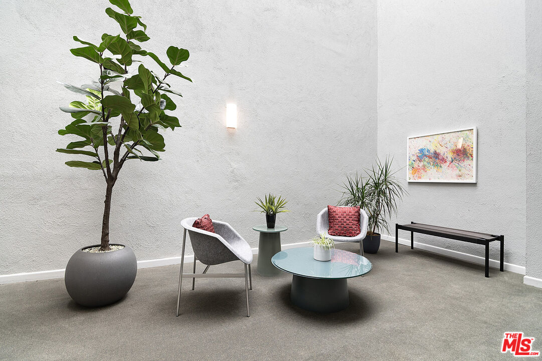 1134 Alta Loma Rd Unit: 106