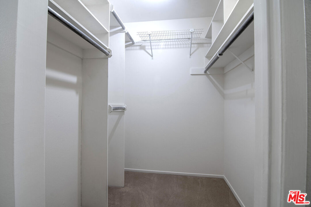 1134 Alta Loma Rd Unit: 106