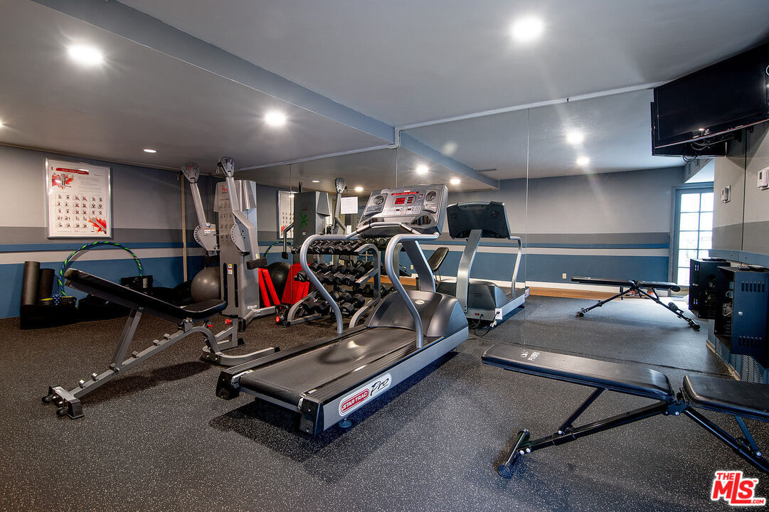 1134 Alta Loma Rd Unit: 106