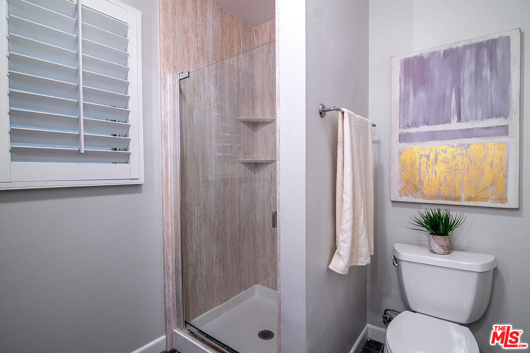 1134 Alta Loma Rd Unit: 106