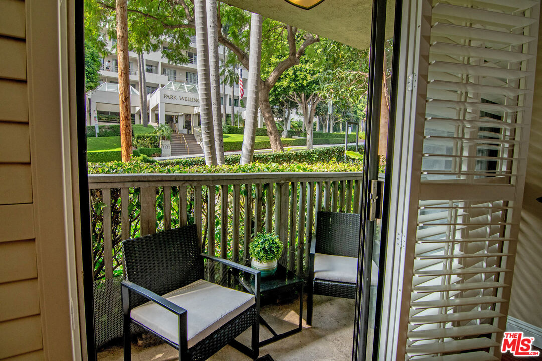 1134 Alta Loma Rd Unit: 106