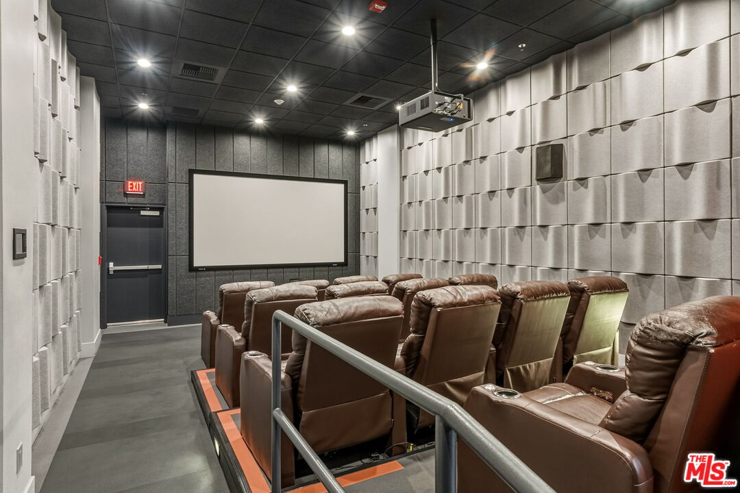 645 W 9th St Unit: 712