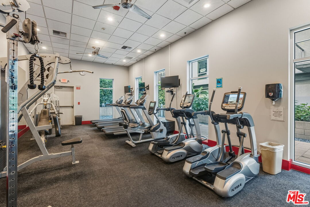 645 W 9th St Unit: 712