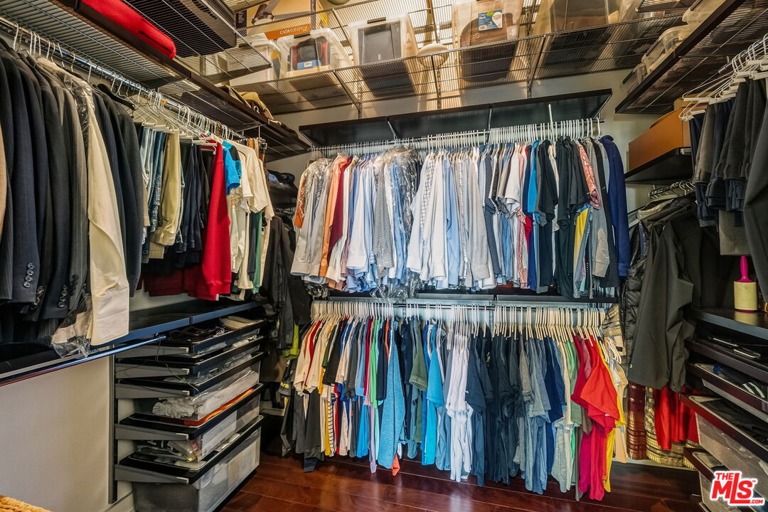 645 W 9th St Unit: 712