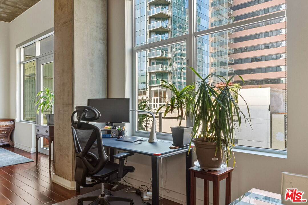 645 W 9th St Unit: 712