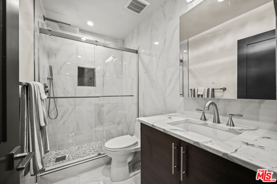 1045 N Kings Rd Unit: 108