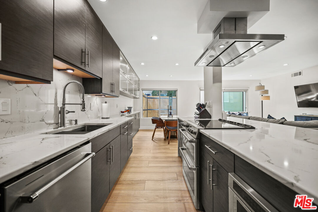 1045 N Kings Rd Unit: 108