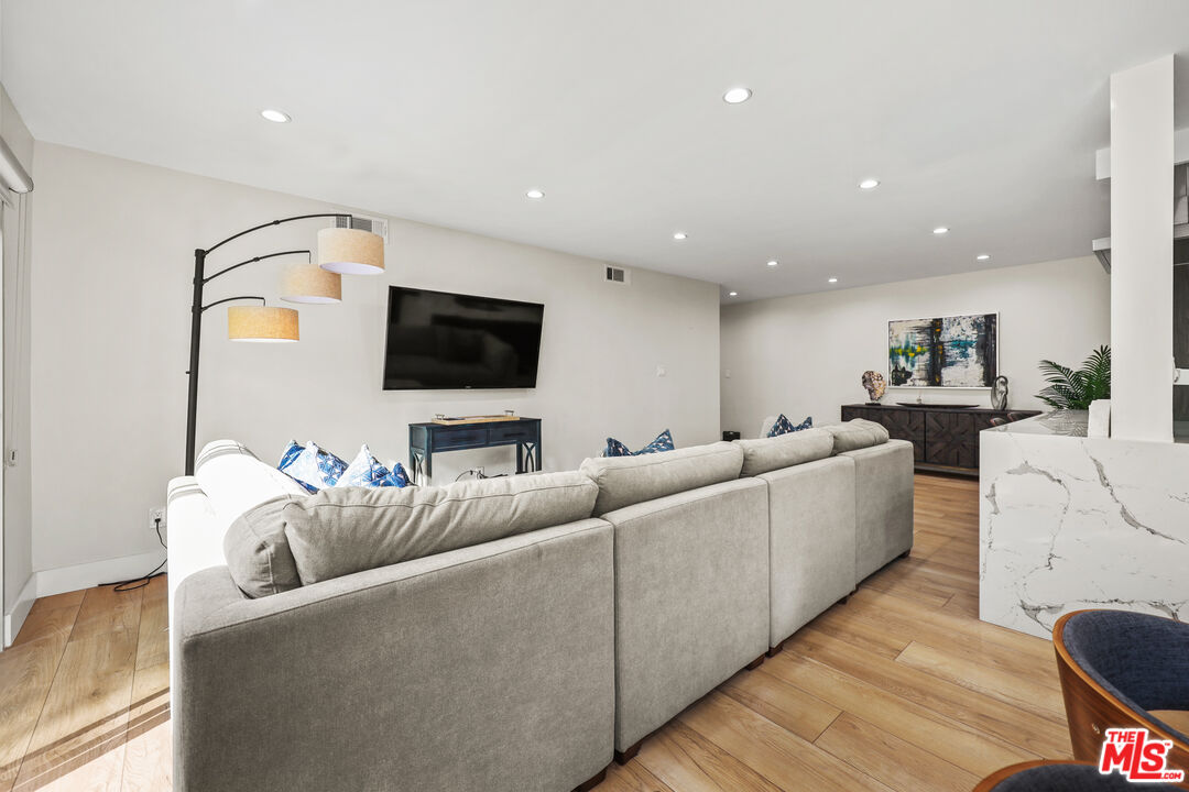 1045 N Kings Rd Unit: 108