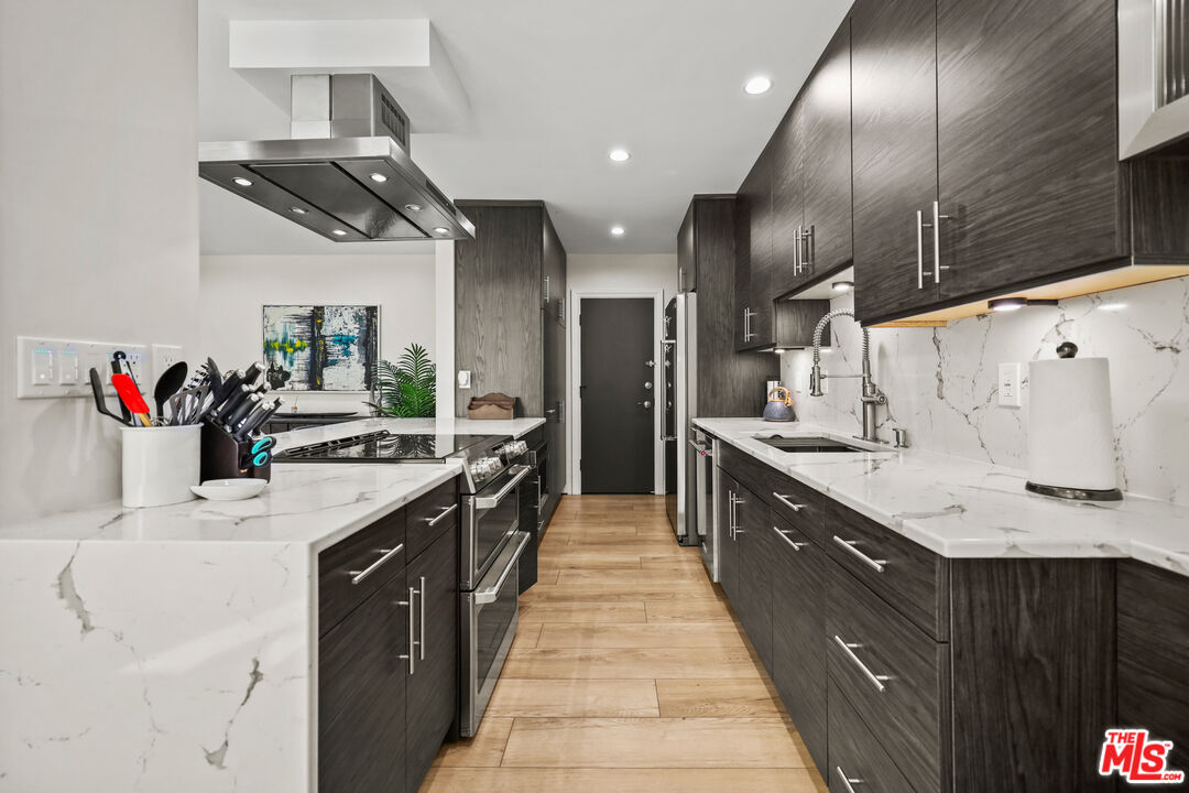 1045 N Kings Rd Unit: 108