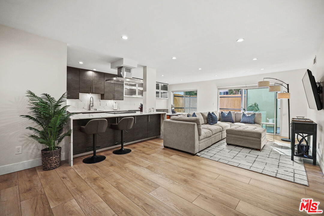 1045 N Kings Rd Unit: 108