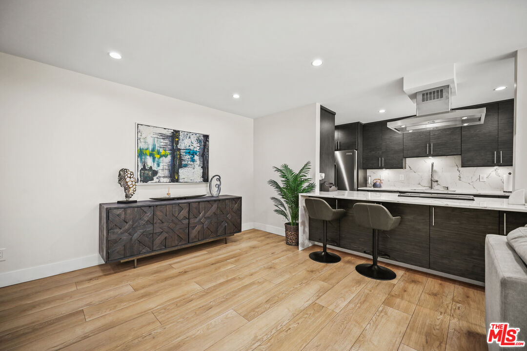 1045 N Kings Rd Unit: 108