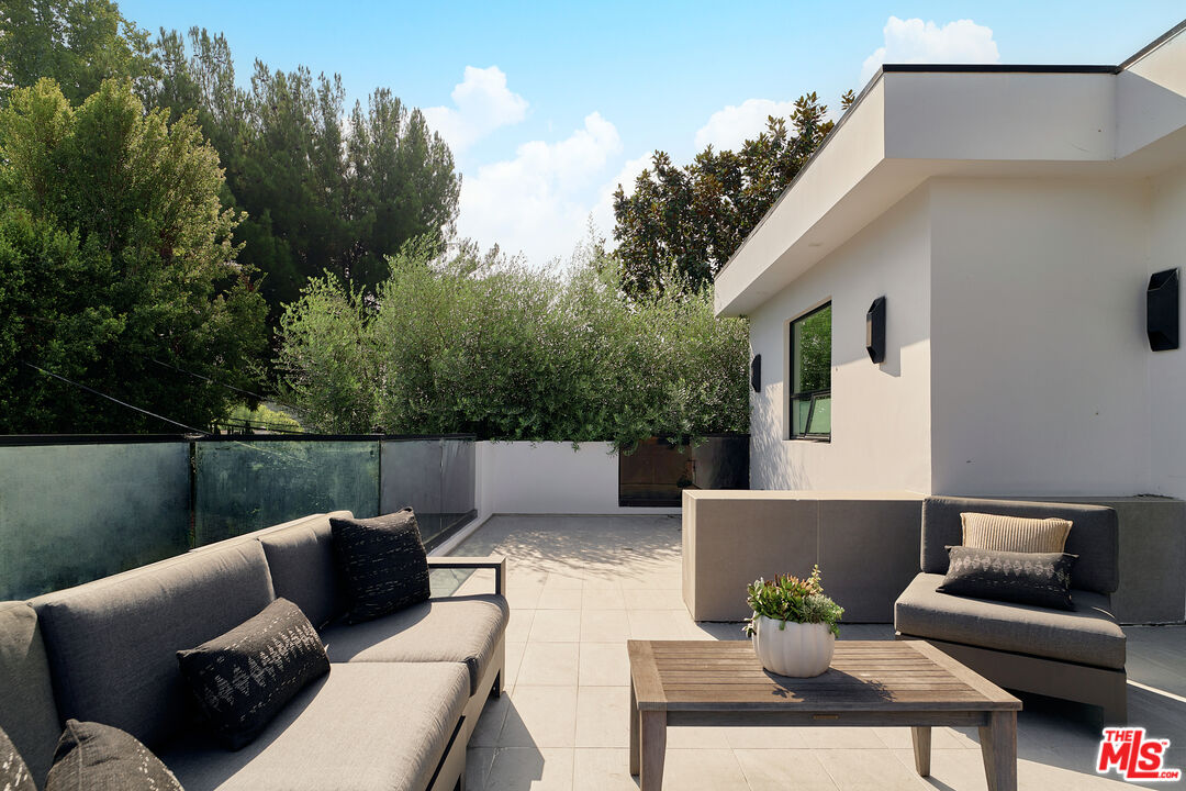 144 N Bowling Green Way