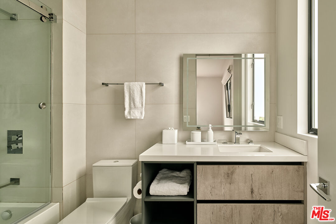 144 N Bowling Green Way