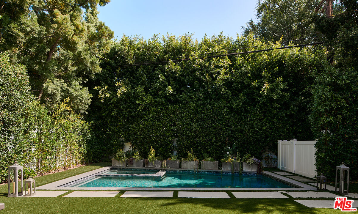 144 N Bowling Green Way