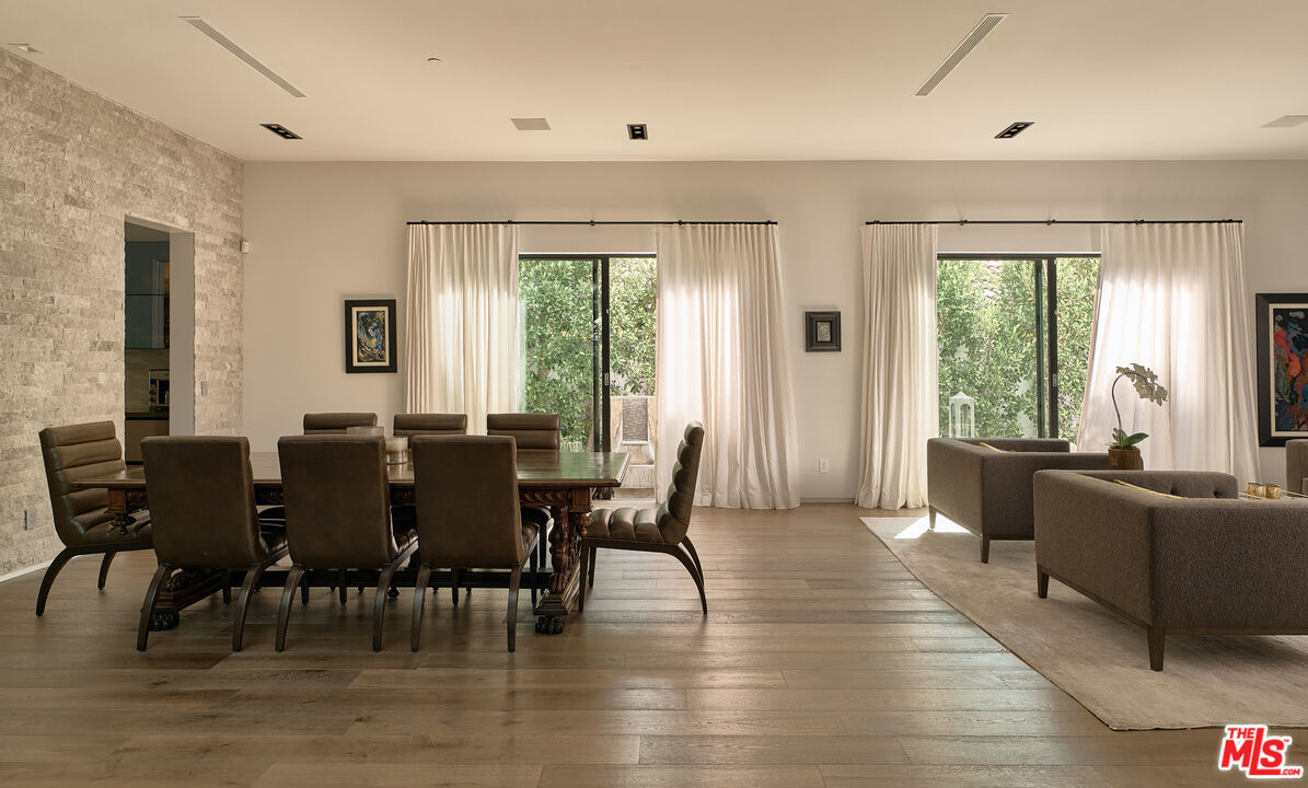 144 N Bowling Green Way