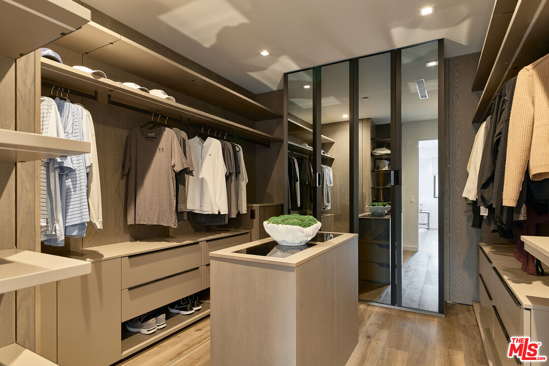 144 N Bowling Green Way