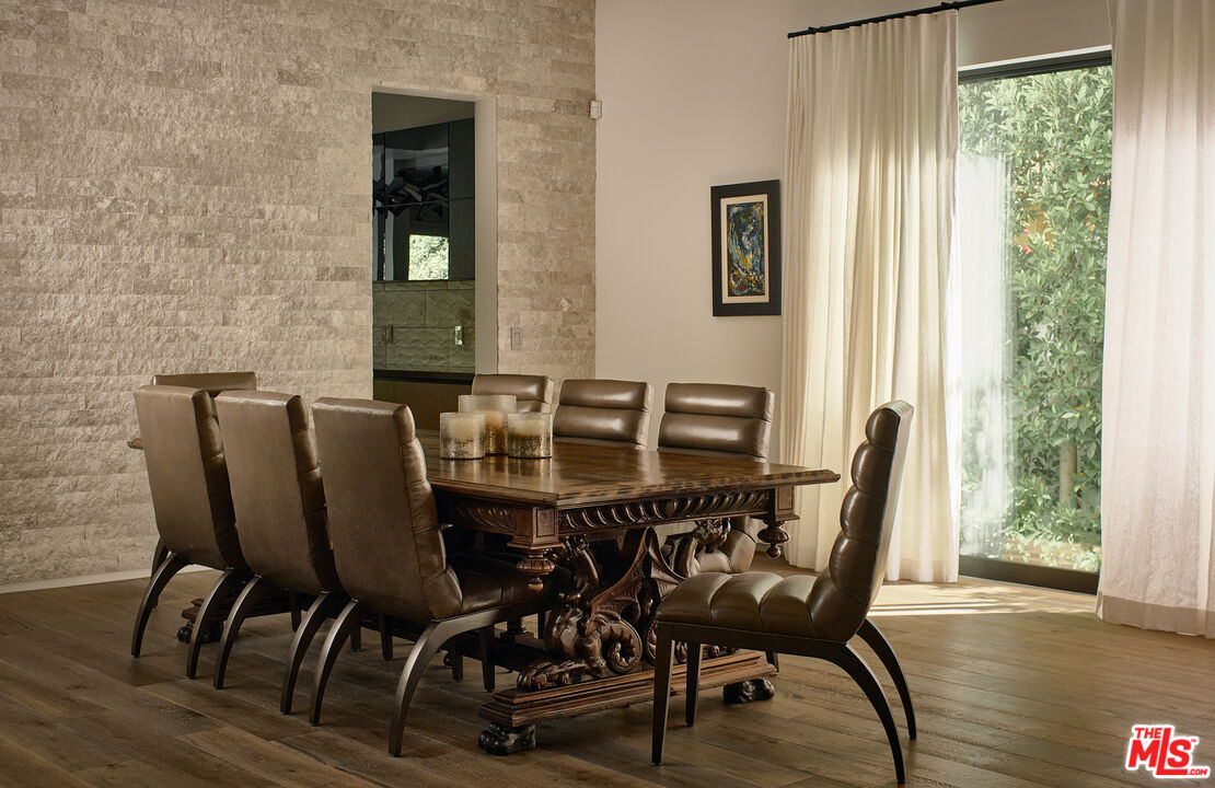 144 N Bowling Green Way