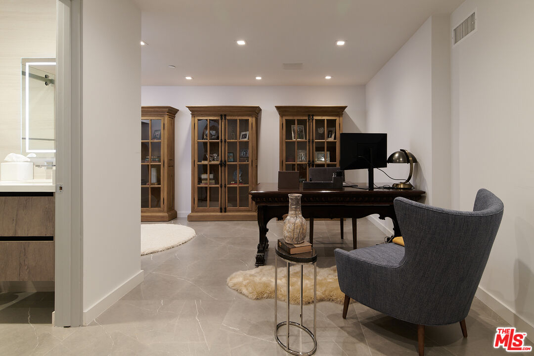 144 N Bowling Green Way