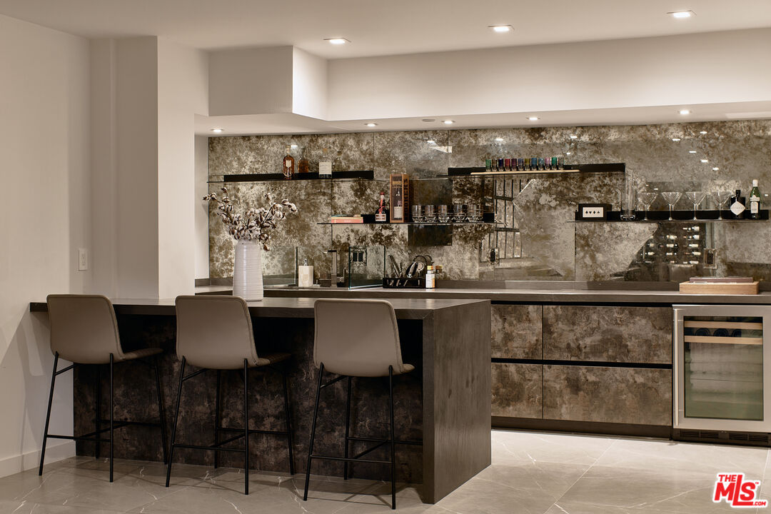 144 N Bowling Green Way